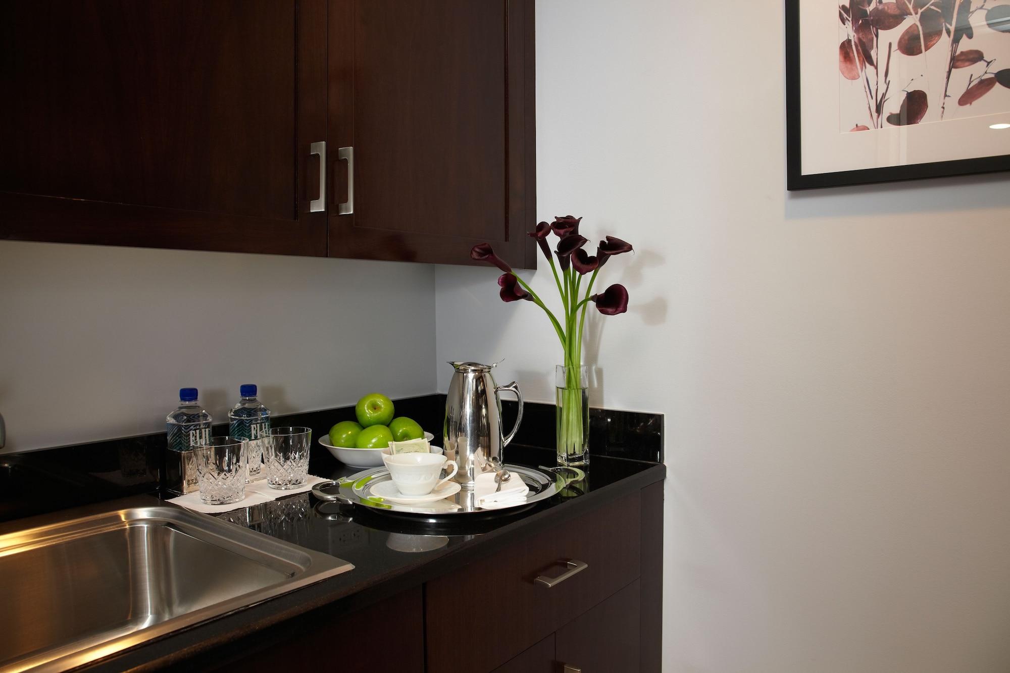 ทรัมป์ อินเตอร์เนชั่นแนล โฮเทล แอนด์ ทาวเวอร์ นิวยอร์ก Hotel ภายนอก รูปภาพ A kitchen at The Standard East Village