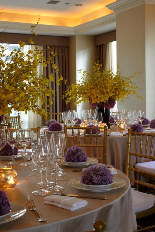 ทรัมป์ อินเตอร์เนชั่นแนล โฮเทล แอนด์ ทาวเวอร์ นิวยอร์ก Hotel ภายนอก รูปภาพ A table set for a formal dinner