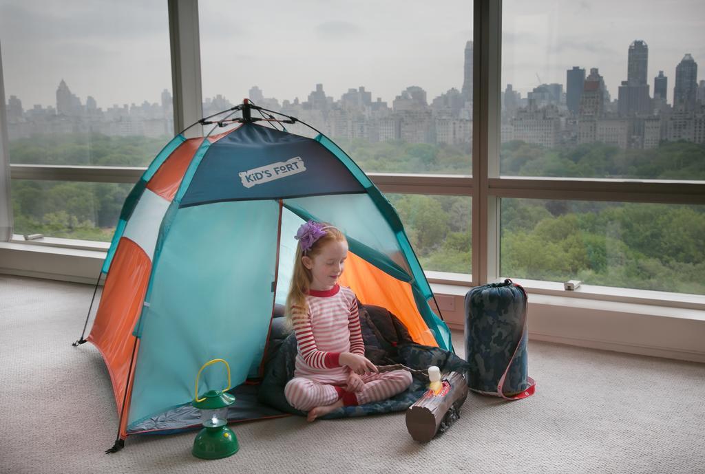 ทรัมป์ อินเตอร์เนชั่นแนล โฮเทล แอนด์ ทาวเวอร์ นิวยอร์ก Hotel ภายนอก รูปภาพ A child camping indoors